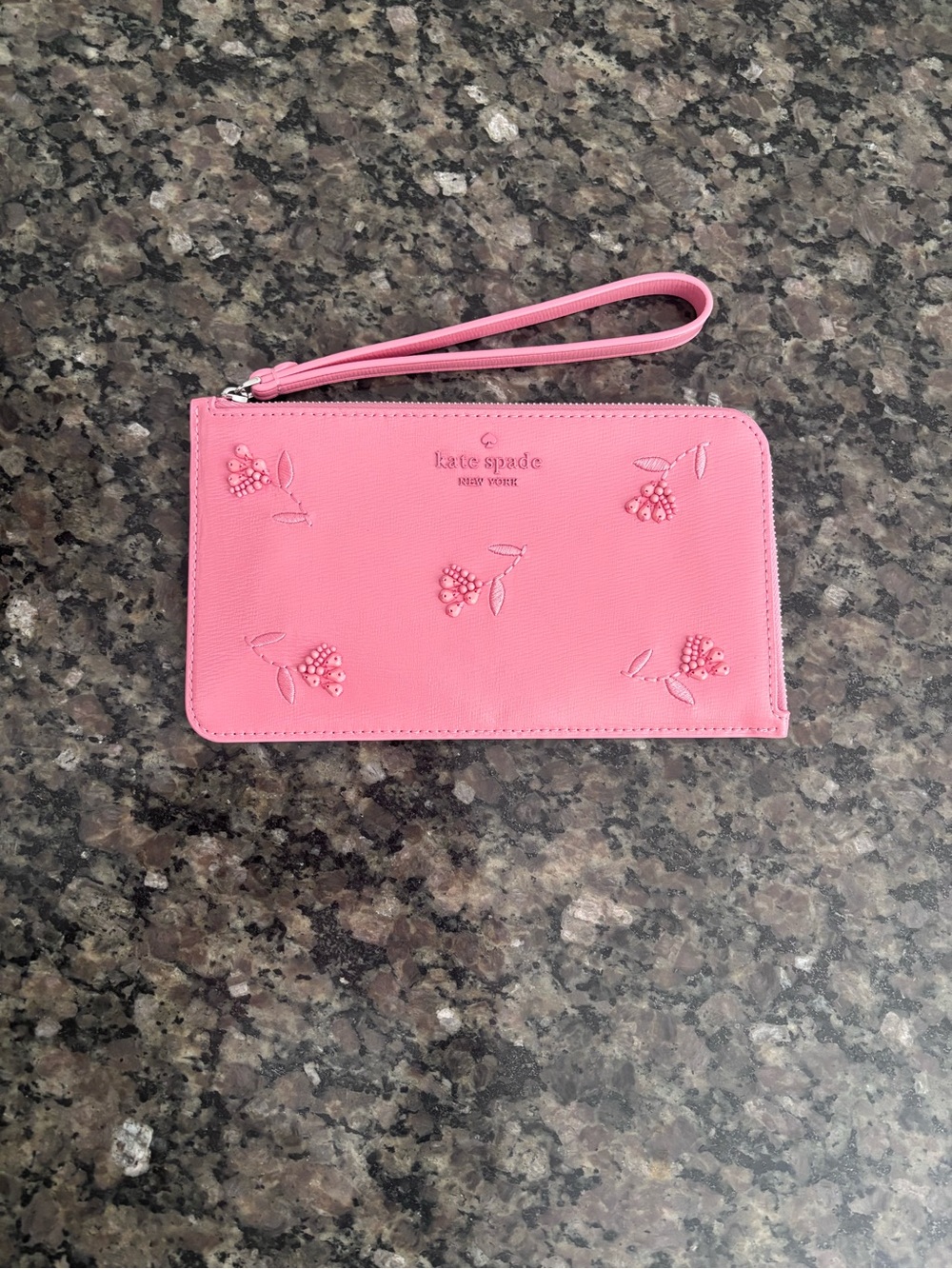 Kate Spade New York Lucy Floral Wristlet in Grapefruit Soda pink